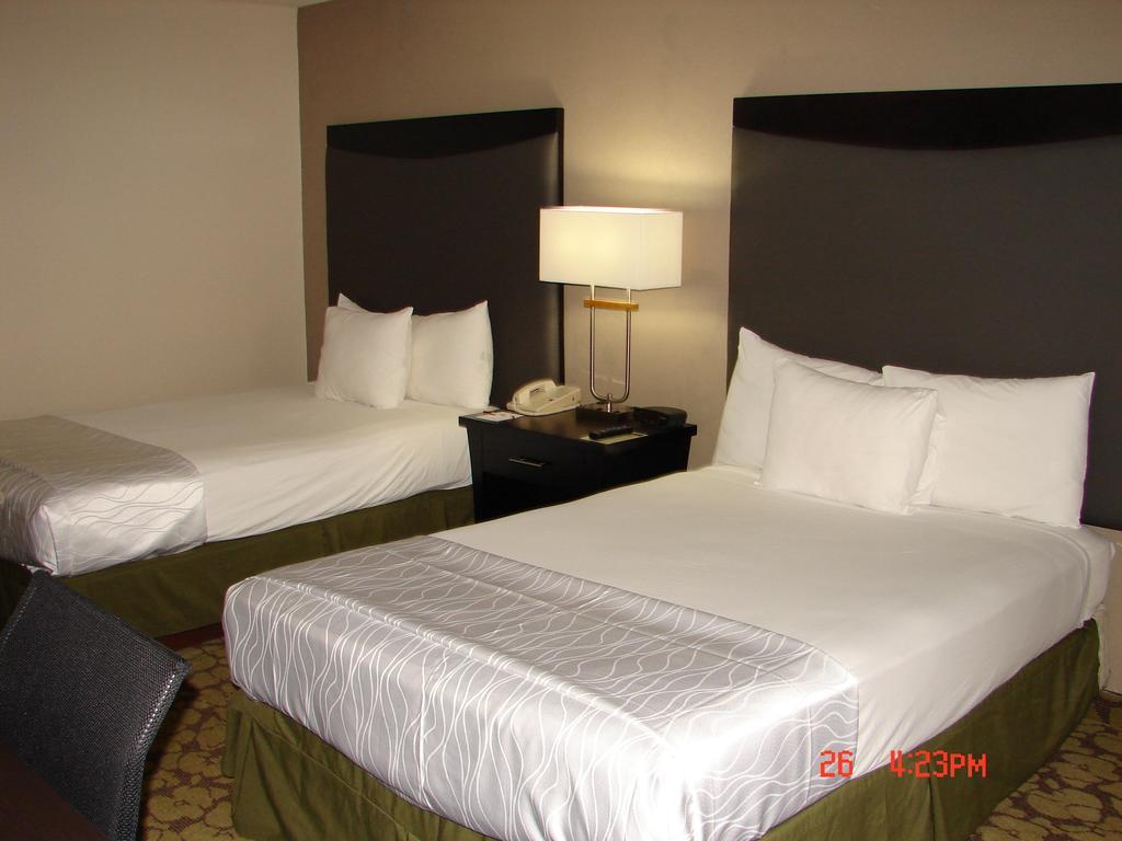 מלון Ramada Plaza By Wyndham Charlotte South End Airport מראה חיצוני תמונה
