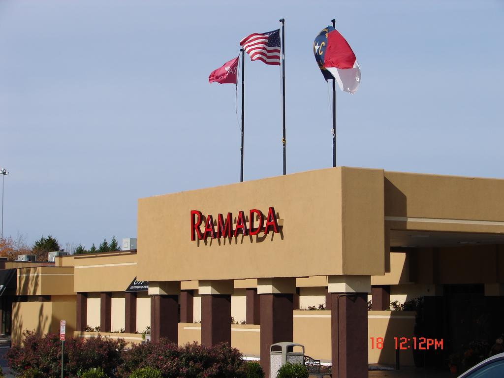 מלון Ramada Plaza By Wyndham Charlotte South End Airport מראה חיצוני תמונה