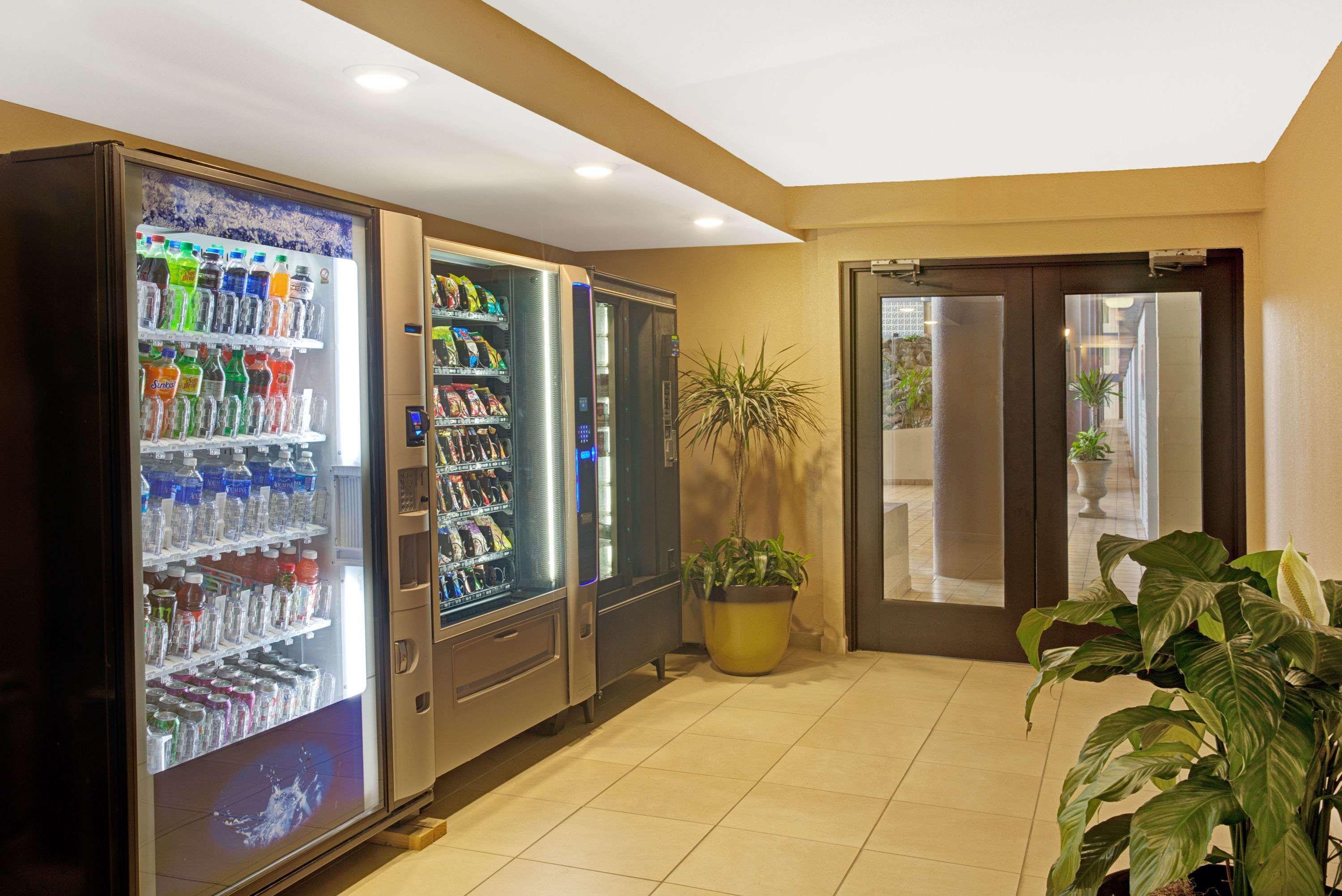 מלון Ramada Plaza By Wyndham Charlotte South End Airport מראה חיצוני תמונה