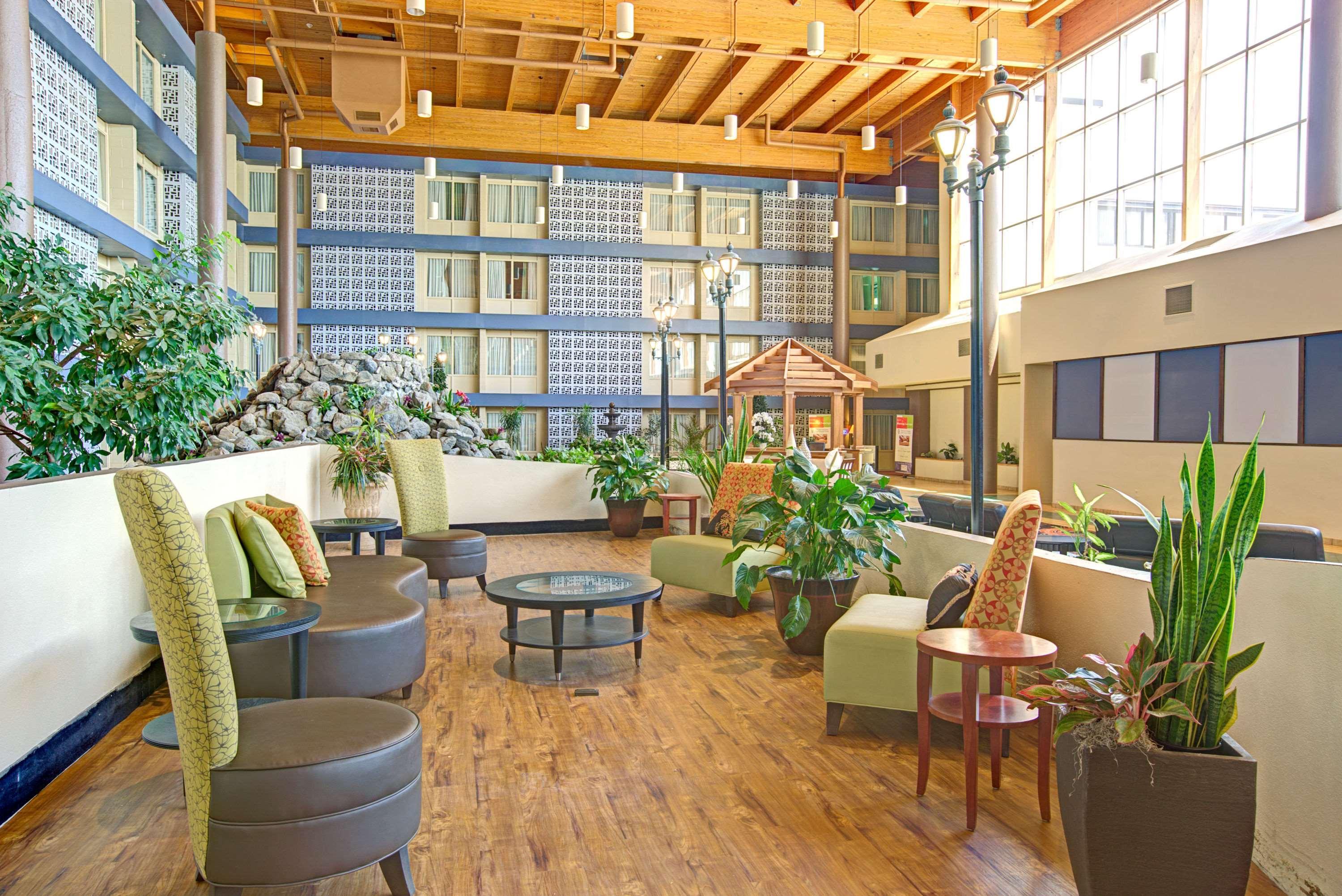 מלון Ramada Plaza By Wyndham Charlotte South End Airport מראה חיצוני תמונה