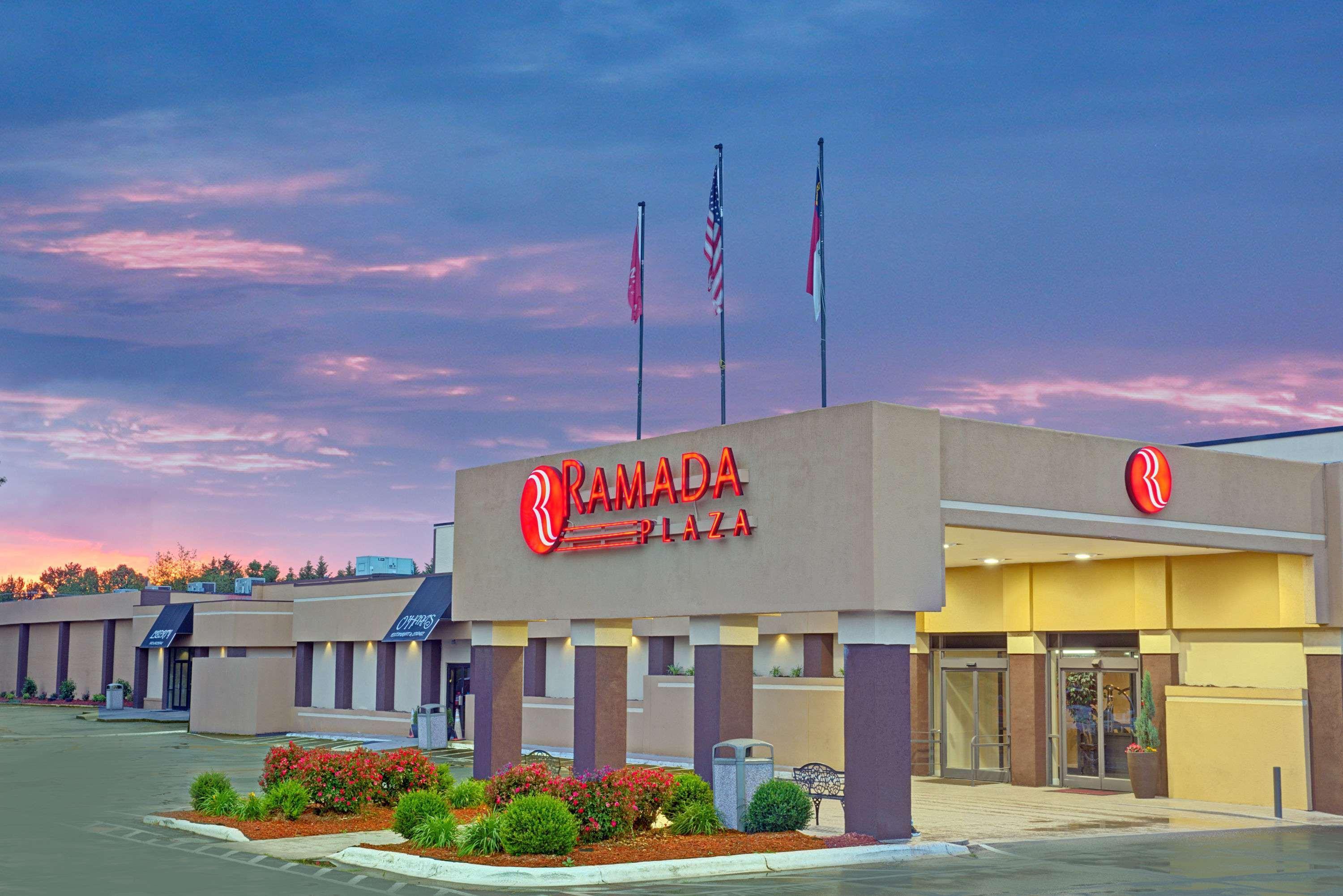 מלון Ramada Plaza By Wyndham Charlotte South End Airport מראה חיצוני תמונה