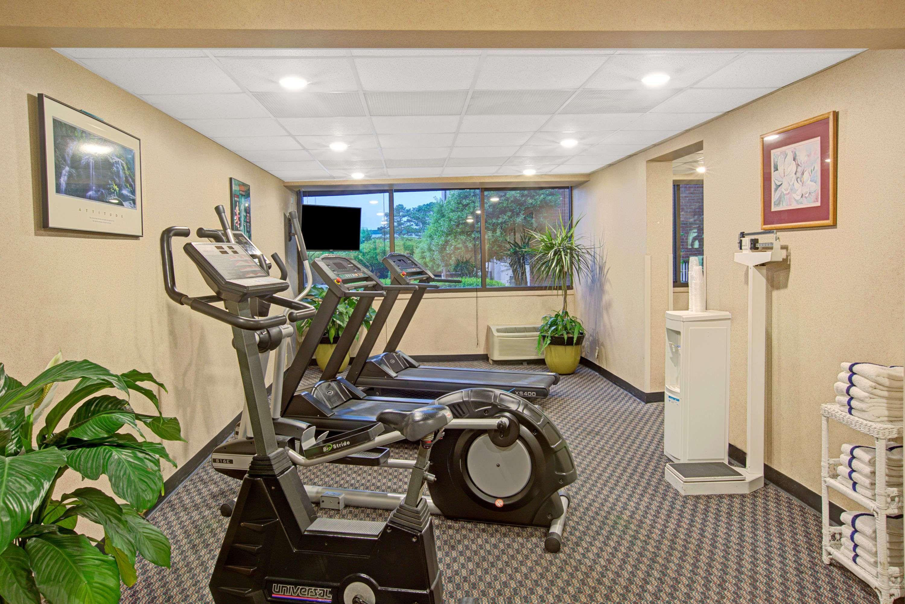 מלון Ramada Plaza By Wyndham Charlotte South End Airport מראה חיצוני תמונה