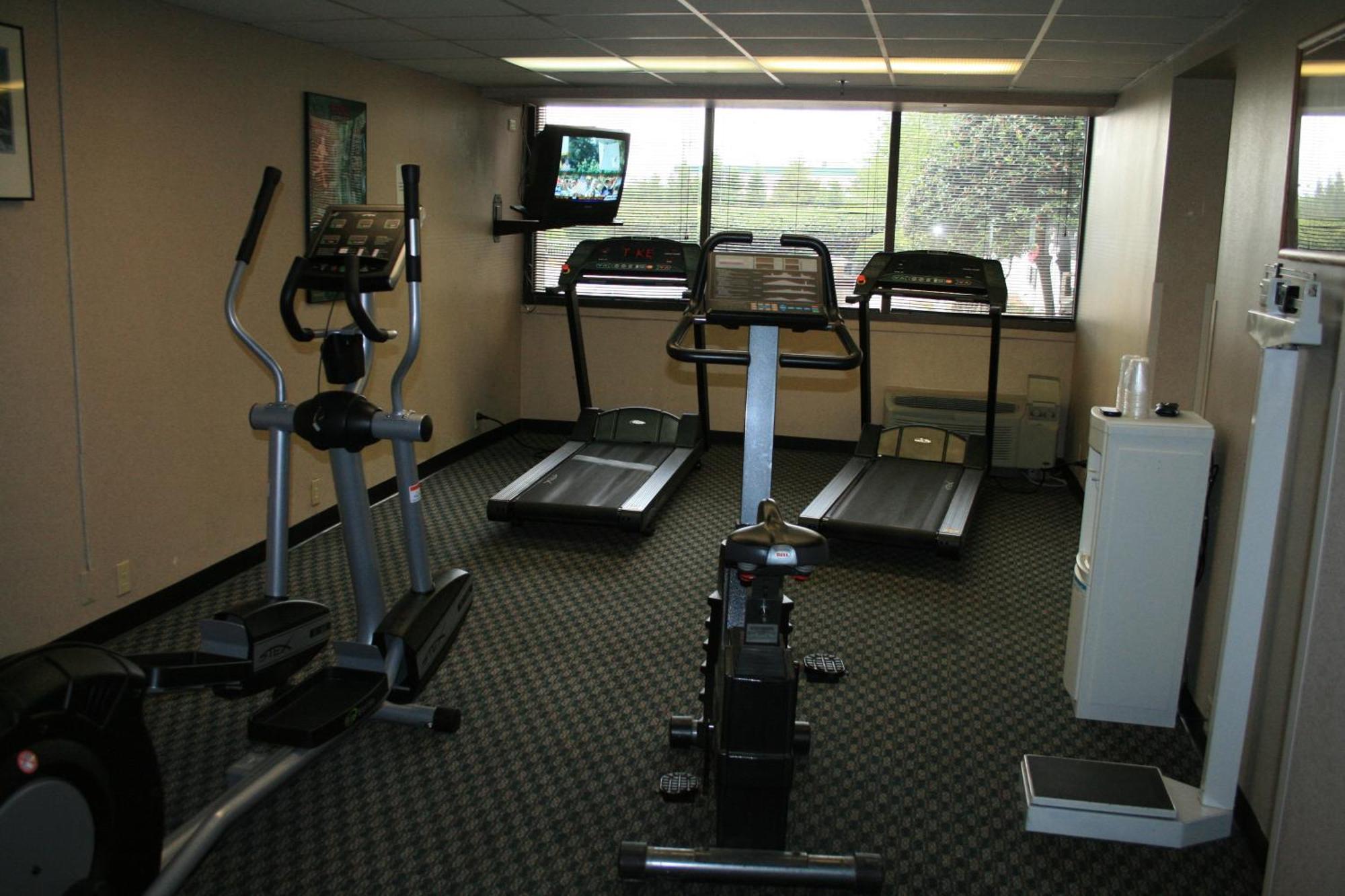 מלון Ramada Plaza By Wyndham Charlotte South End Airport מראה חיצוני תמונה