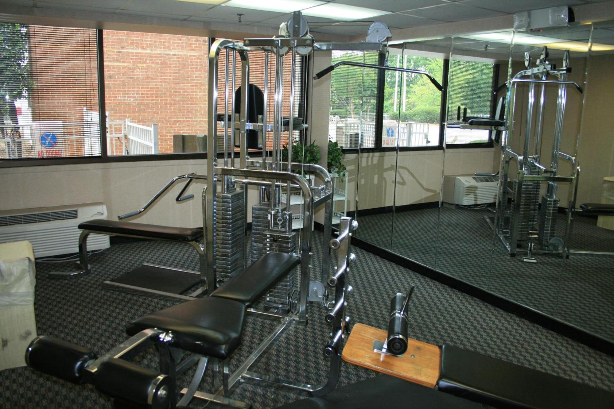 מלון Ramada Plaza By Wyndham Charlotte South End Airport מראה חיצוני תמונה