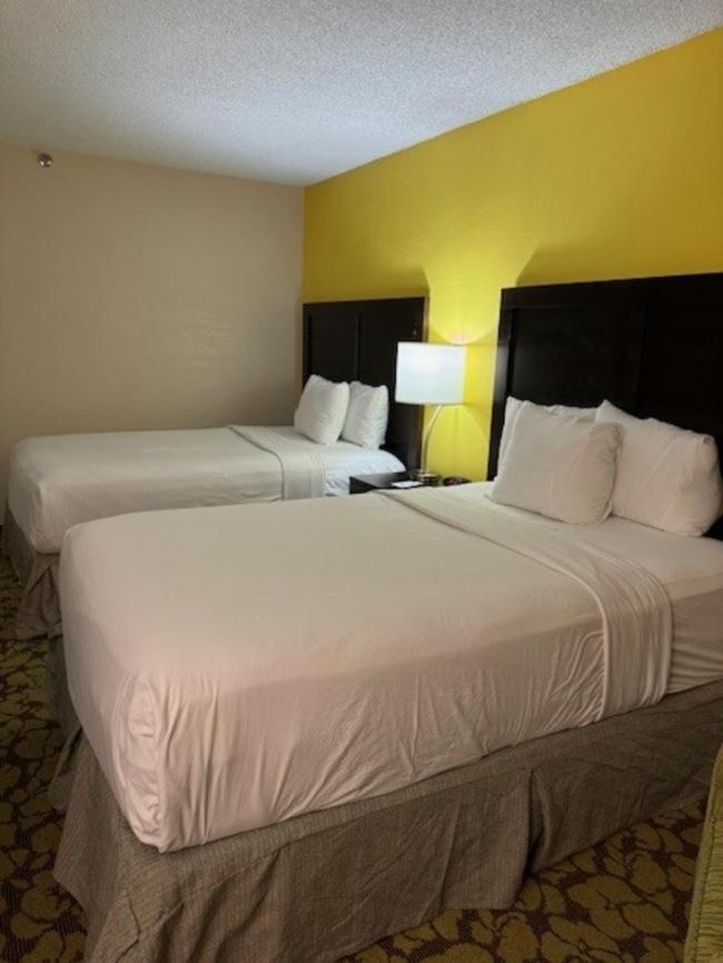 מלון Ramada Plaza By Wyndham Charlotte South End Airport מראה חיצוני תמונה