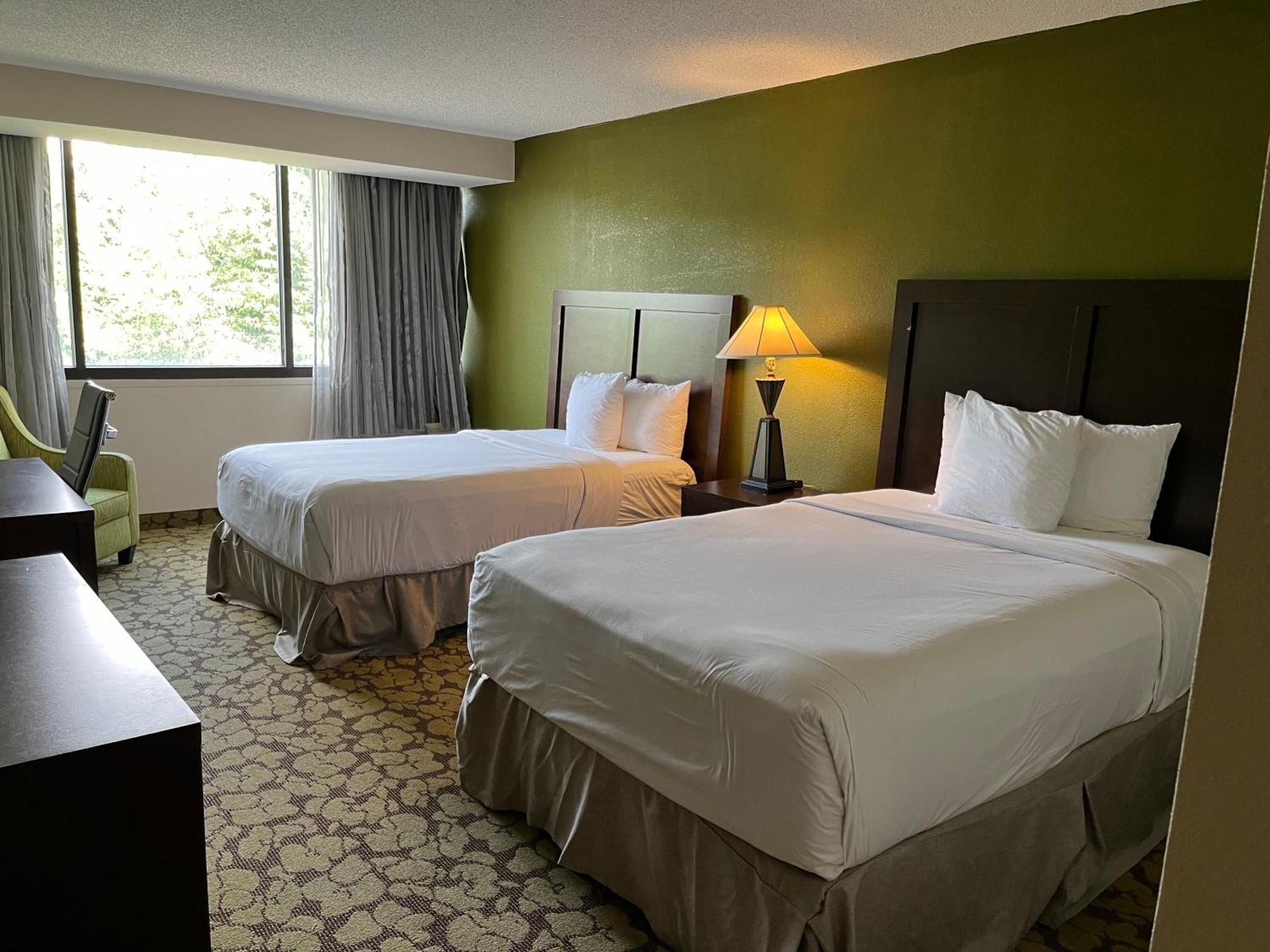 מלון Ramada Plaza By Wyndham Charlotte South End Airport מראה חיצוני תמונה
