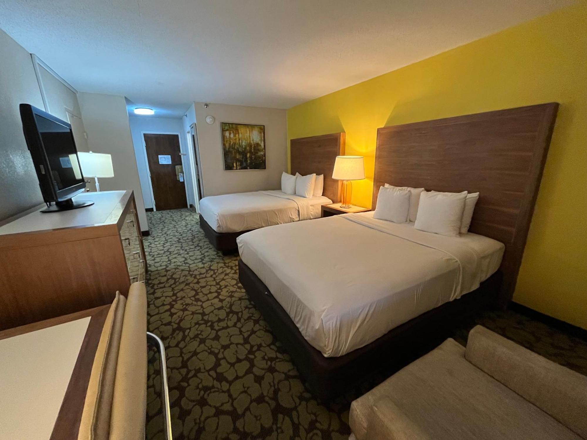 מלון Ramada Plaza By Wyndham Charlotte South End Airport מראה חיצוני תמונה