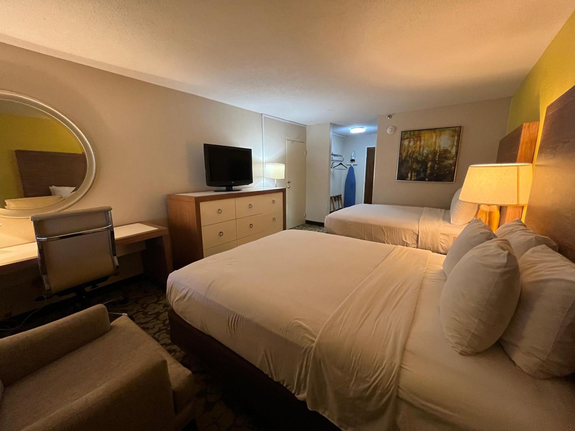 מלון Ramada Plaza By Wyndham Charlotte South End Airport מראה חיצוני תמונה