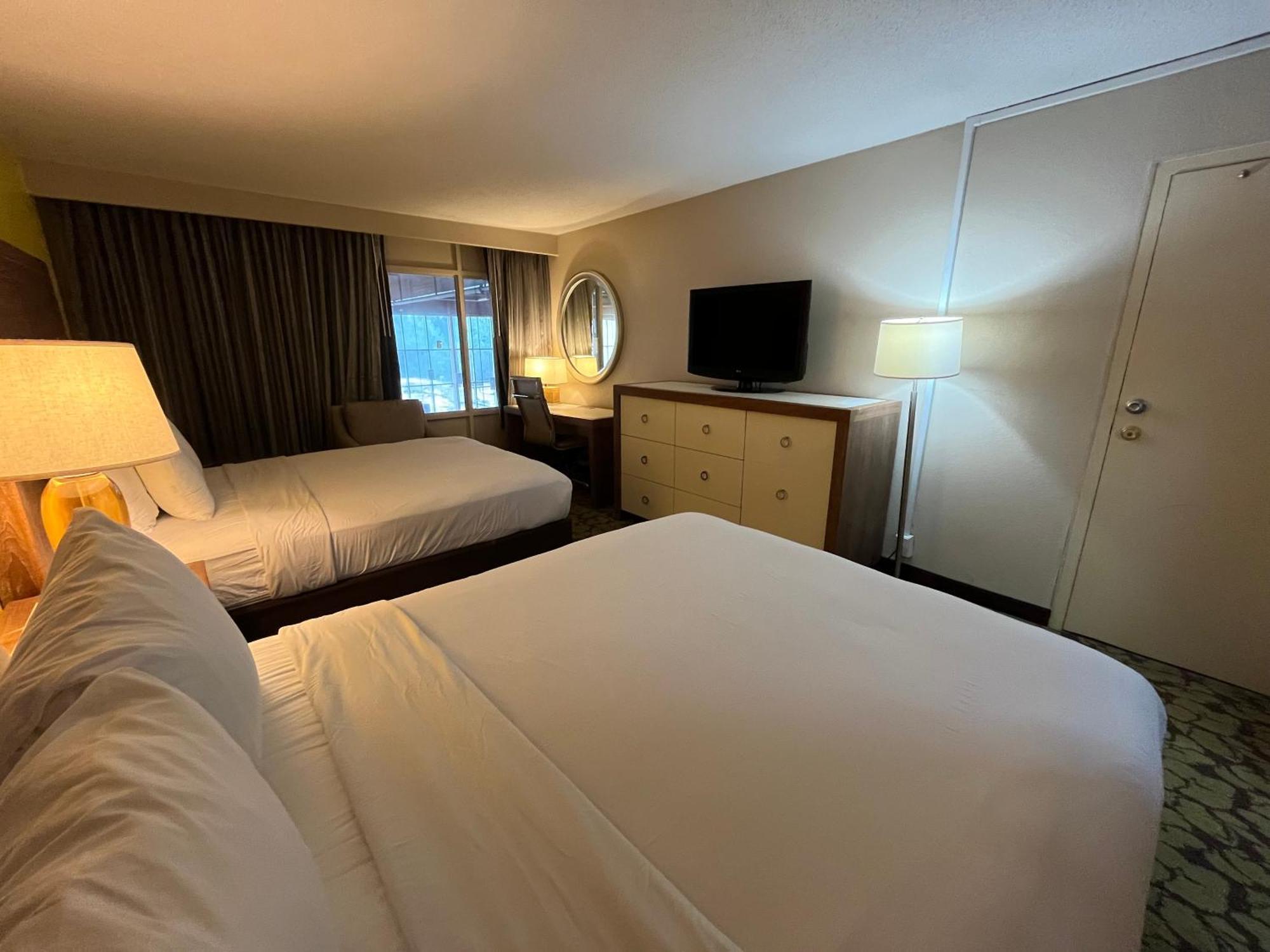 מלון Ramada Plaza By Wyndham Charlotte South End Airport מראה חיצוני תמונה