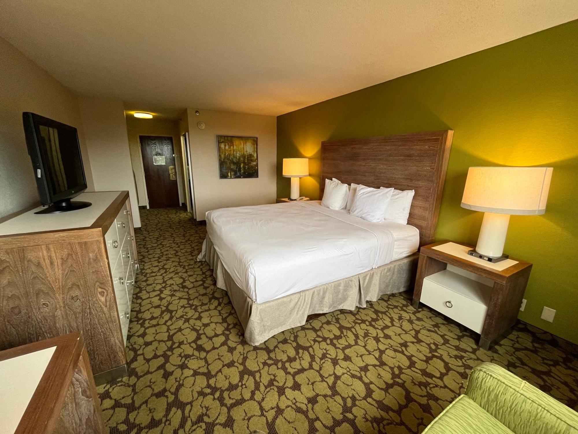 מלון Ramada Plaza By Wyndham Charlotte South End Airport מראה חיצוני תמונה