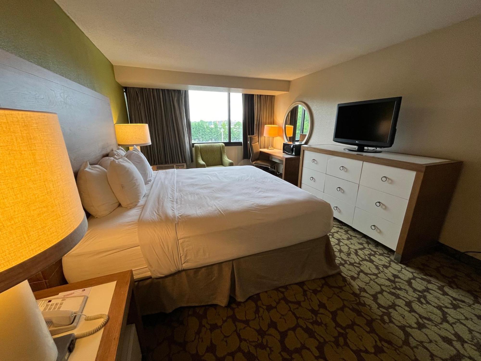 מלון Ramada Plaza By Wyndham Charlotte South End Airport מראה חיצוני תמונה