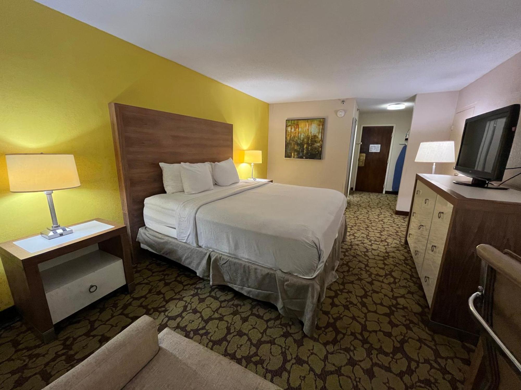 מלון Ramada Plaza By Wyndham Charlotte South End Airport מראה חיצוני תמונה