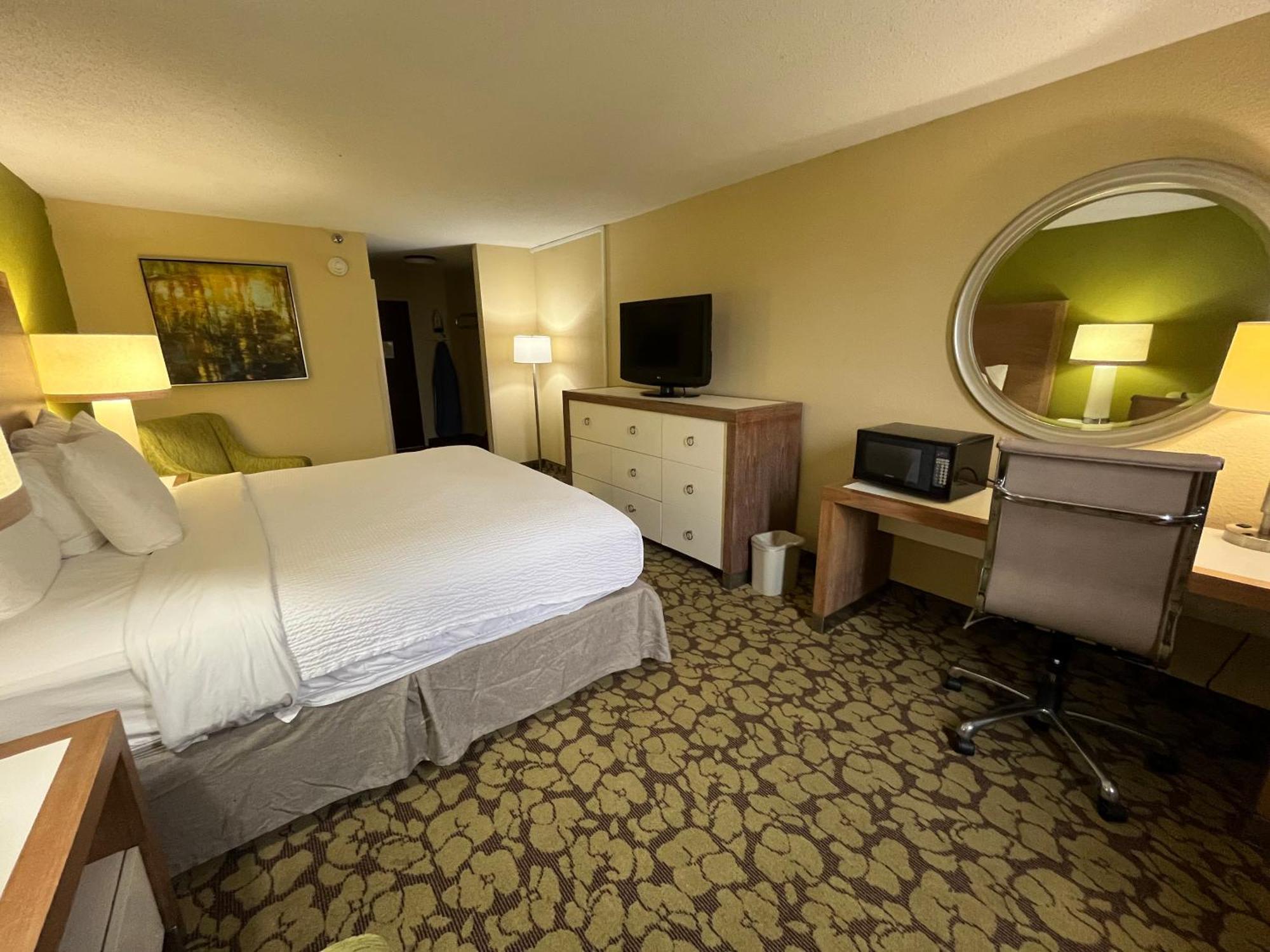 מלון Ramada Plaza By Wyndham Charlotte South End Airport מראה חיצוני תמונה