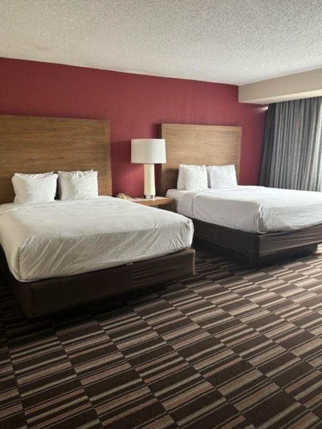 מלון Ramada Plaza By Wyndham Charlotte South End Airport מראה חיצוני תמונה