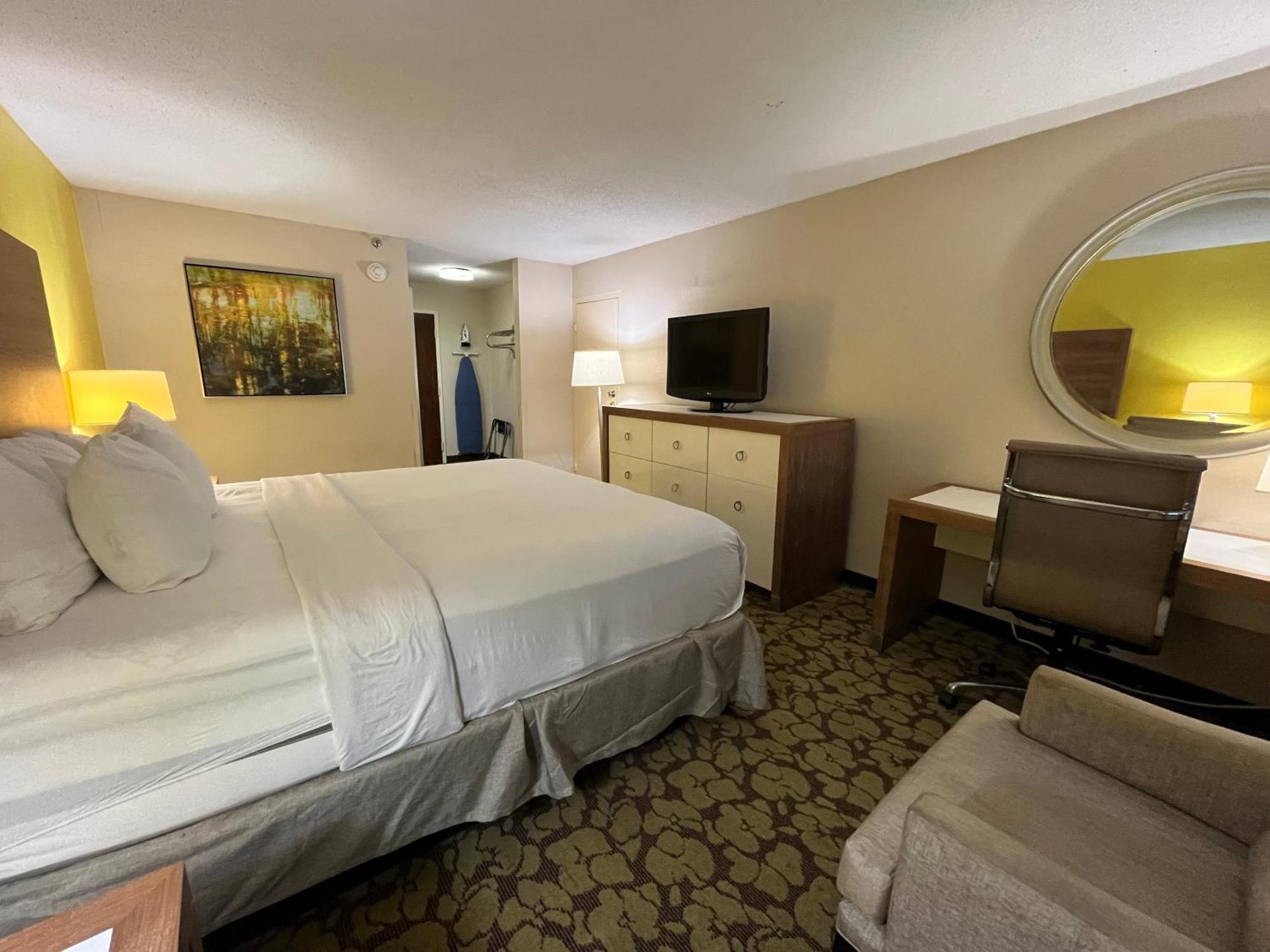 מלון Ramada Plaza By Wyndham Charlotte South End Airport מראה חיצוני תמונה