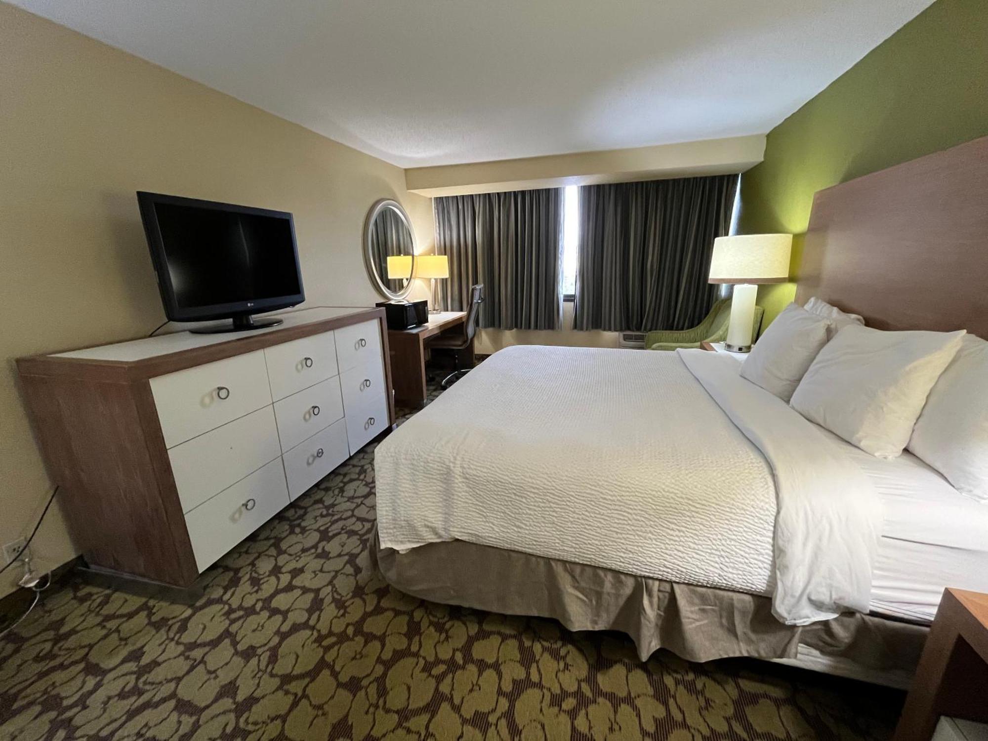 מלון Ramada Plaza By Wyndham Charlotte South End Airport מראה חיצוני תמונה
