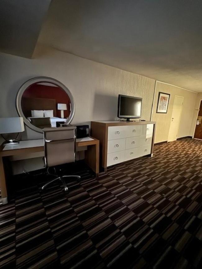 מלון Ramada Plaza By Wyndham Charlotte South End Airport מראה חיצוני תמונה