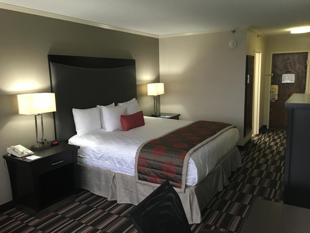 מלון Ramada Plaza By Wyndham Charlotte South End Airport מראה חיצוני תמונה