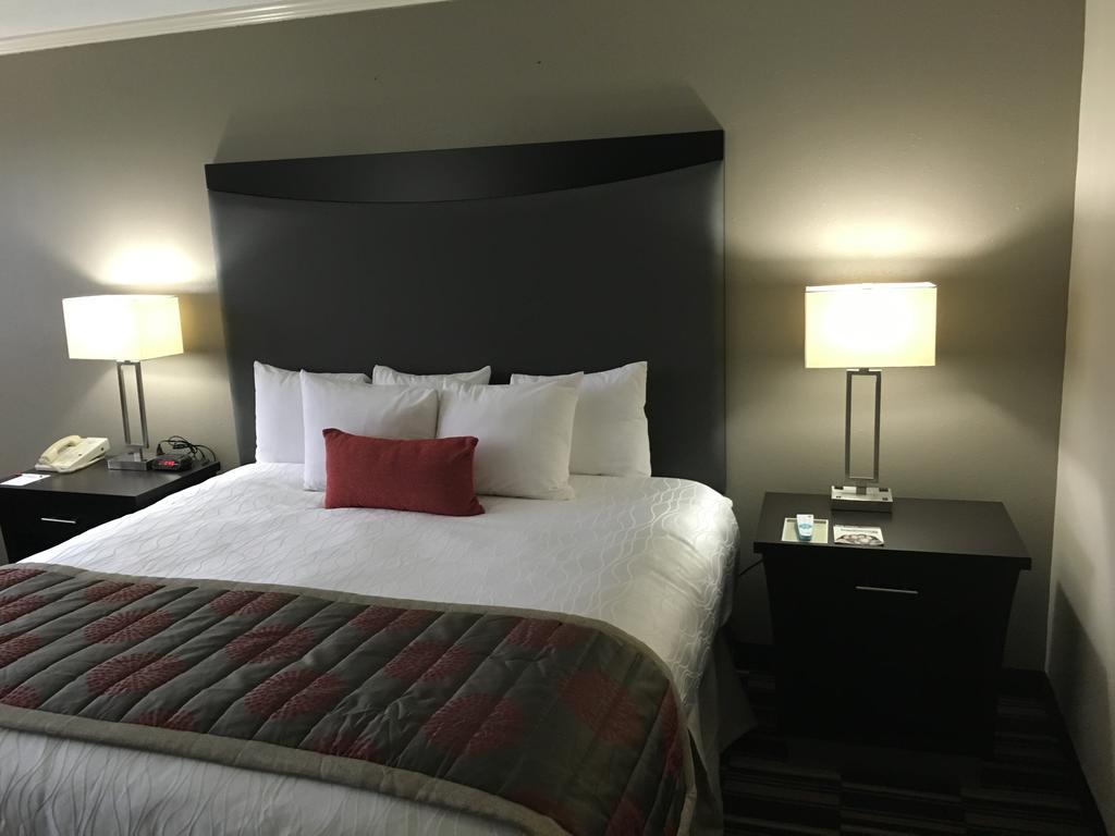 מלון Ramada Plaza By Wyndham Charlotte South End Airport מראה חיצוני תמונה