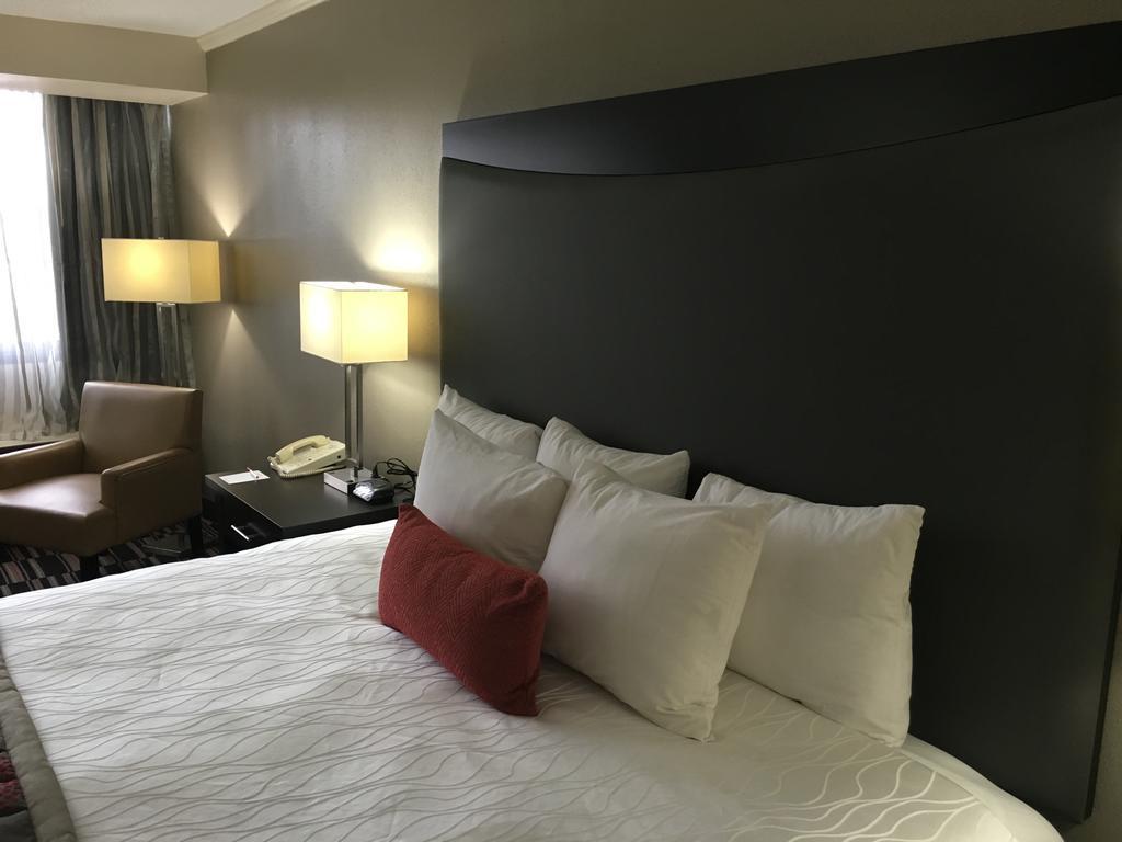 מלון Ramada Plaza By Wyndham Charlotte South End Airport מראה חיצוני תמונה