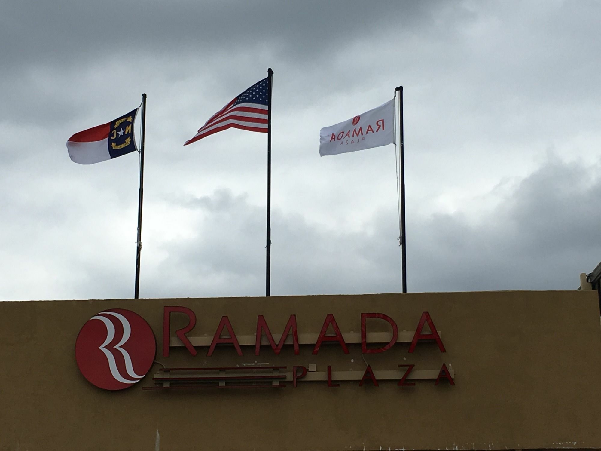 מלון Ramada Plaza By Wyndham Charlotte South End Airport מראה חיצוני תמונה