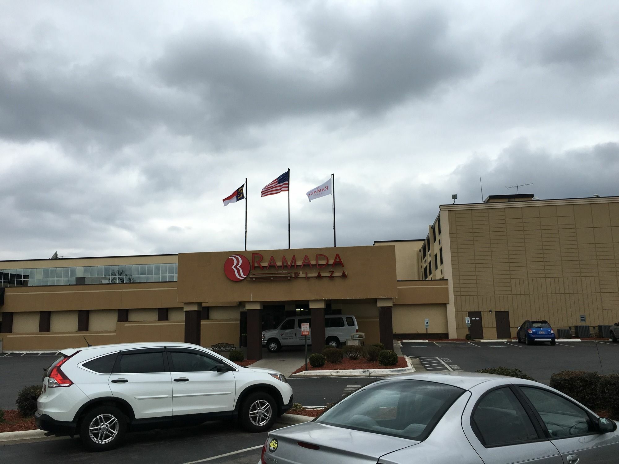 מלון Ramada Plaza By Wyndham Charlotte South End Airport מראה חיצוני תמונה